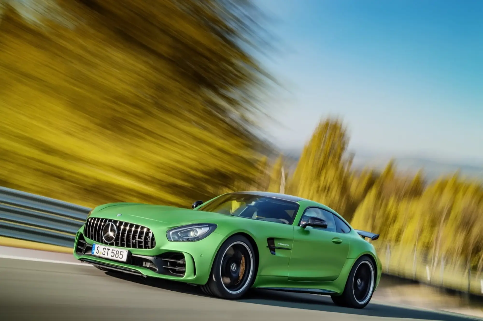 Mercedes-AMG GT R - 1