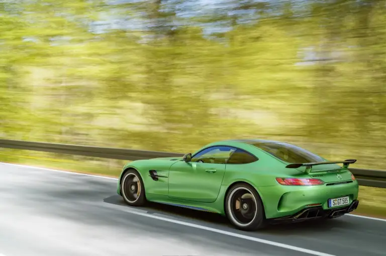 Mercedes-AMG GT R - 13