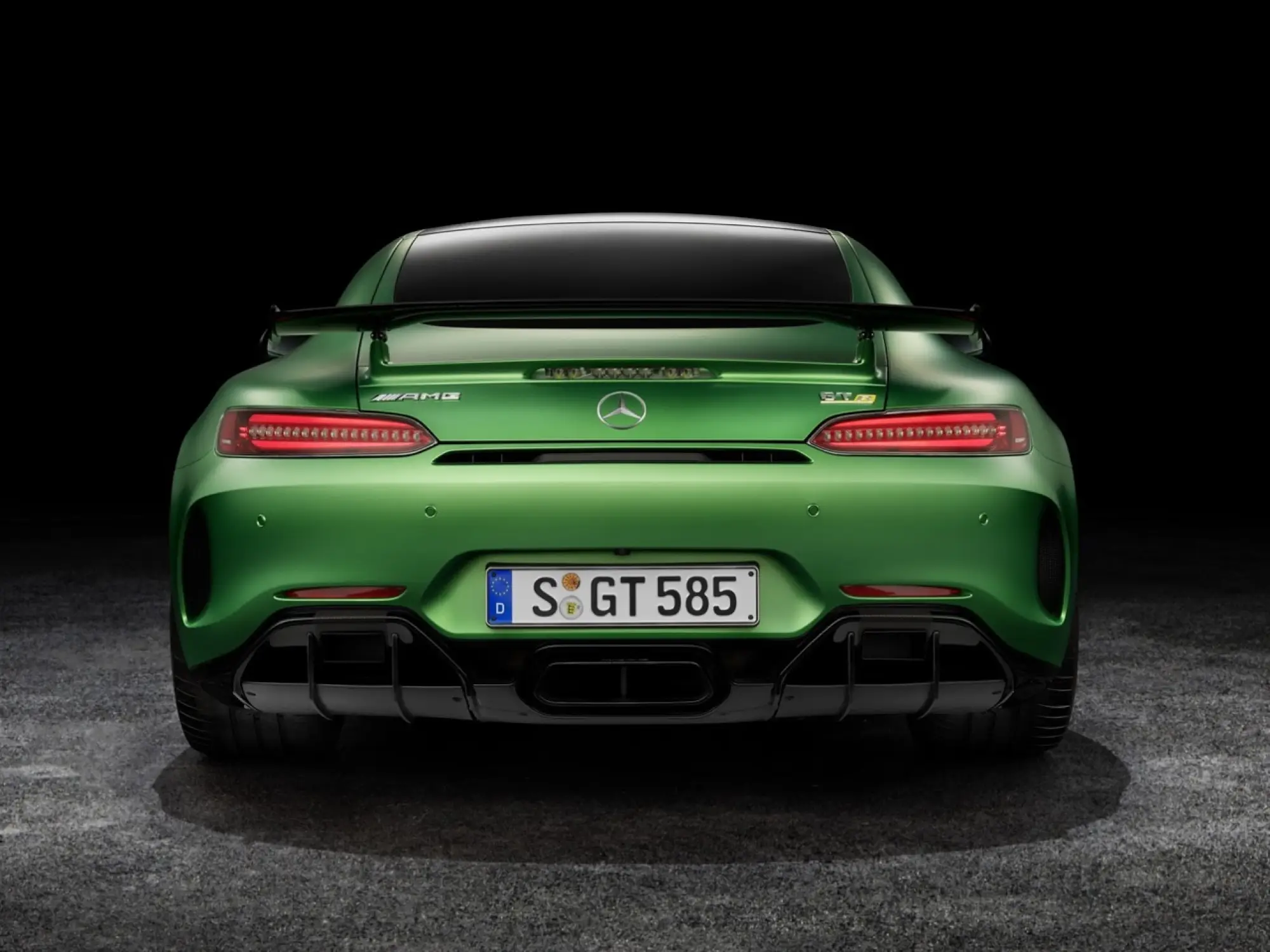 Mercedes-AMG GT R - 23