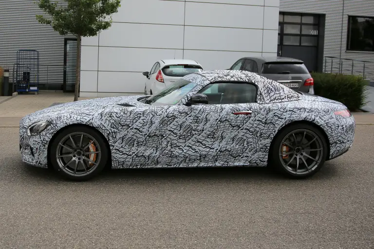 Mercedes AMG GT Roadster foto spia 26 luglio 2016 - 5