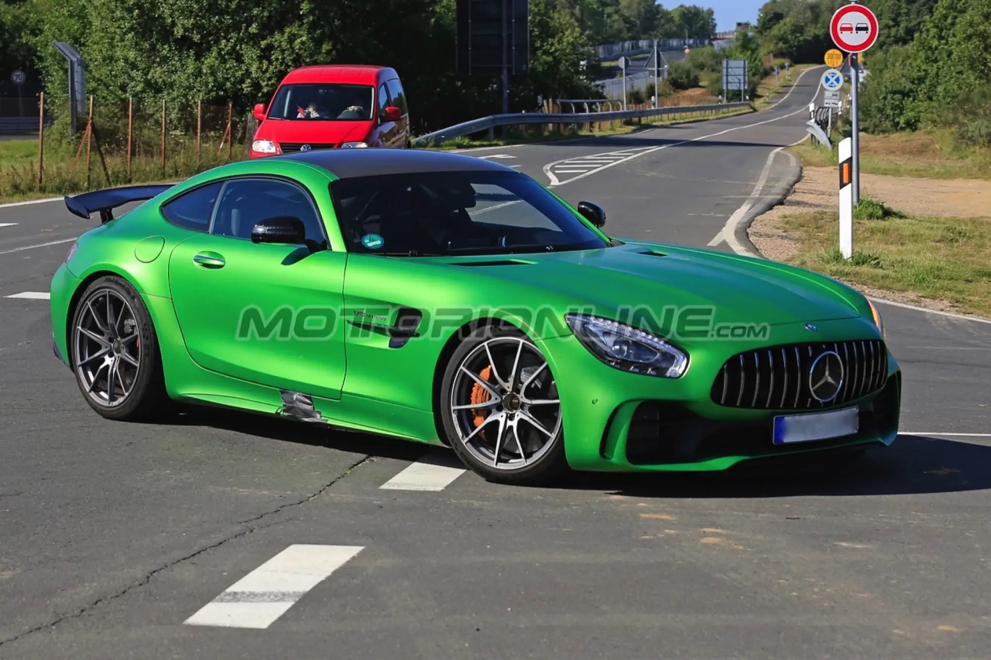 Mercedes-AMG GT4 Road Car - Foto spia 25-08-2017 - 3