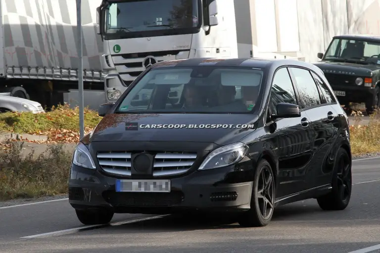 Mercedes B25 AMG - Foto spia 07-12-2011 - 1