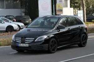 Mercedes B25 AMG - Foto spia 07-12-2011