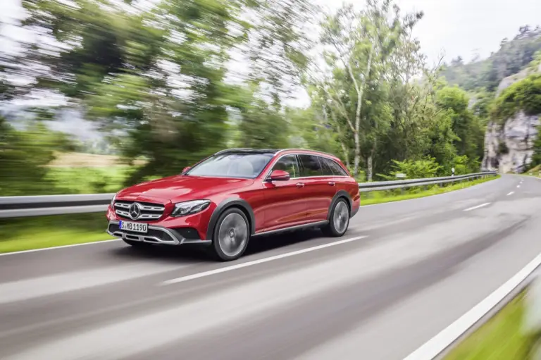 Mercedes-Benz Classe E 4MATIC All-Terrain - nuova galleria - 30