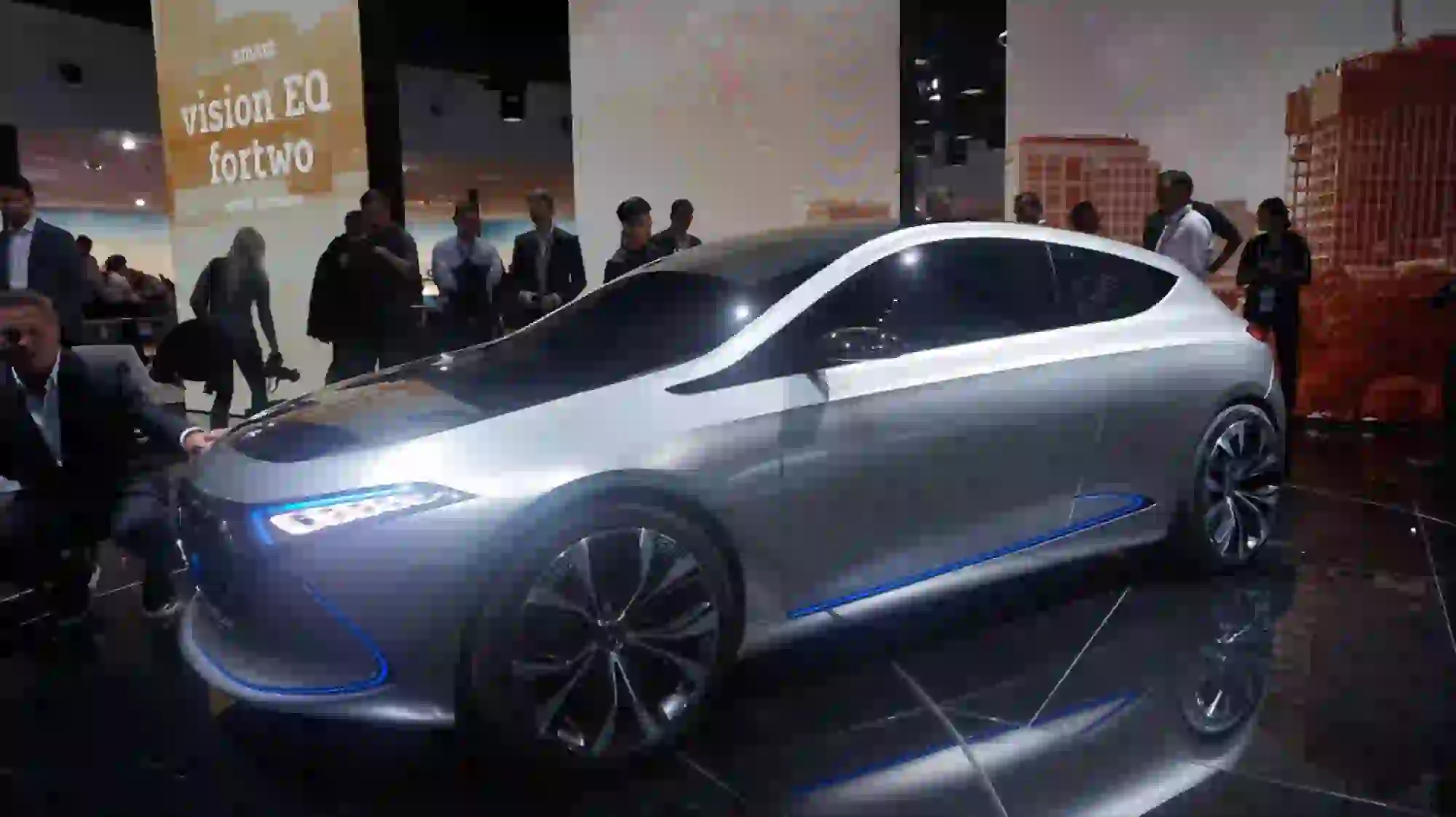 Mercedes-Benz Concept EQA Foto Live - Salone di Francoforte 2017 - 1