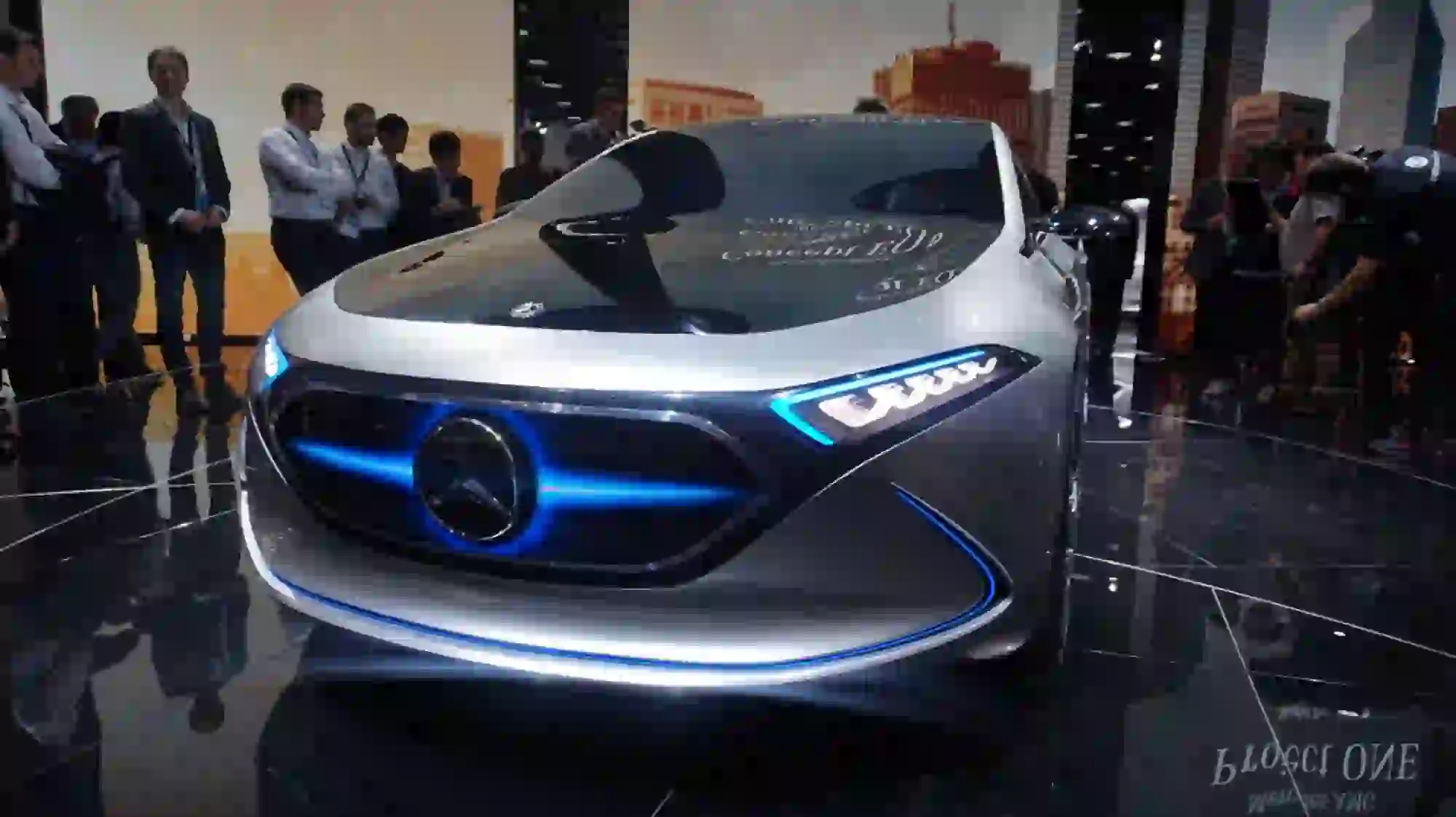 Mercedes-Benz Concept EQA Foto Live - Salone di Francoforte 2017 - 5