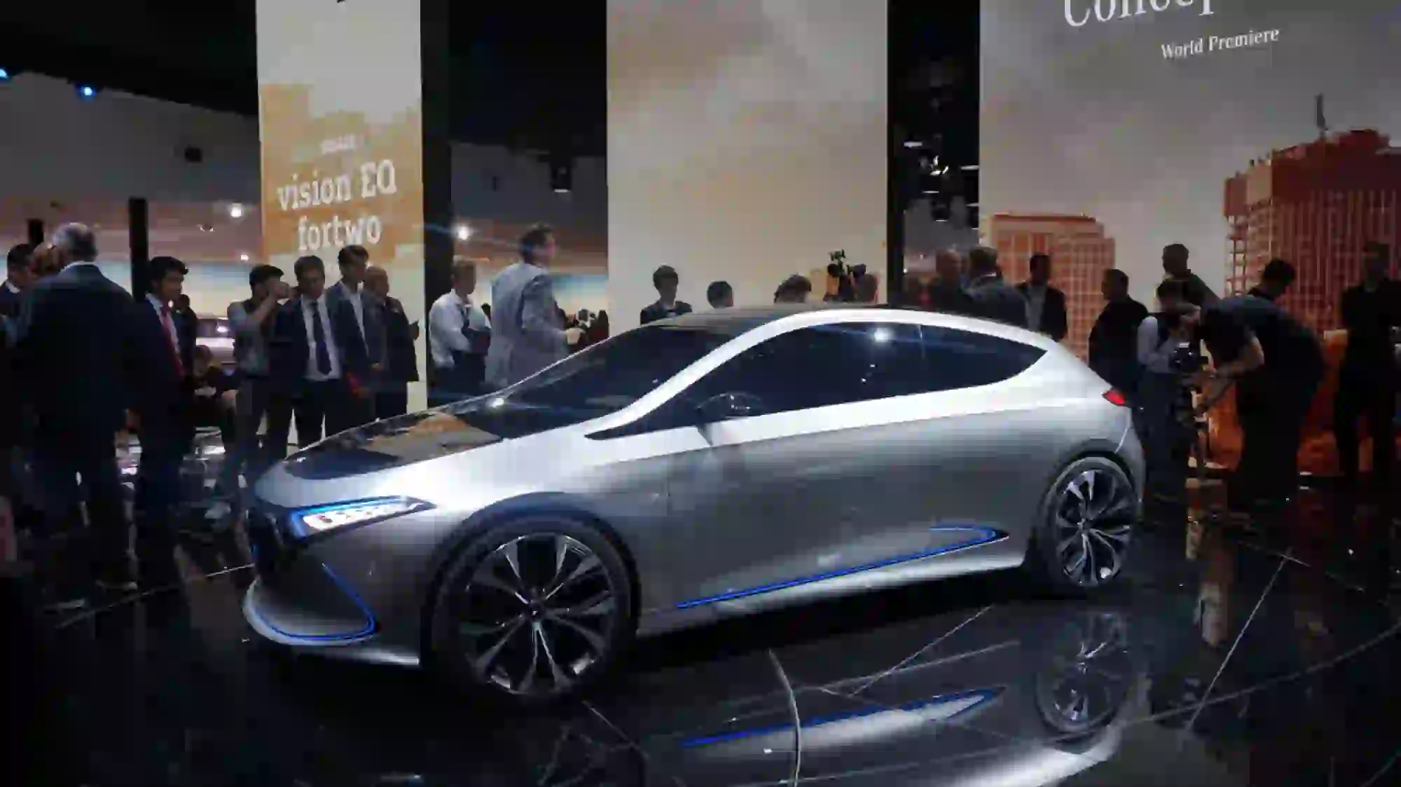 Mercedes-Benz Concept EQA Foto Live - Salone di Francoforte 2017 - 7