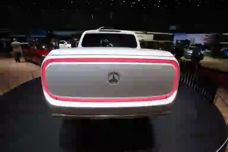 Mercedes-Benz Concept X-Class Foto Live - Salone di Ginevra 2017 - 7
