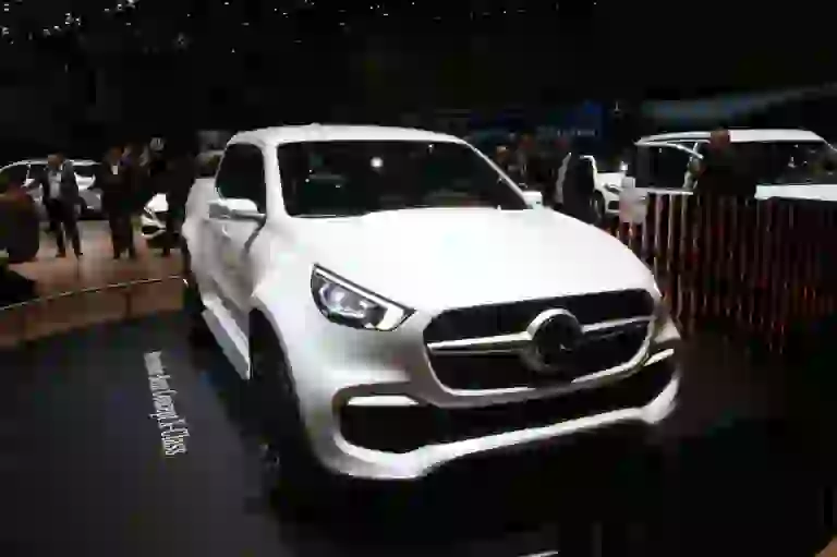 Mercedes-Benz Concept X-Class Foto Live - Salone di Ginevra 2017 - 9