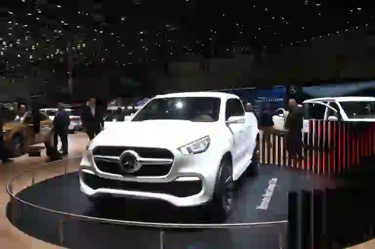 Mercedes-Benz Concept X-Class Foto Live - Salone di Ginevra 2017 - 11