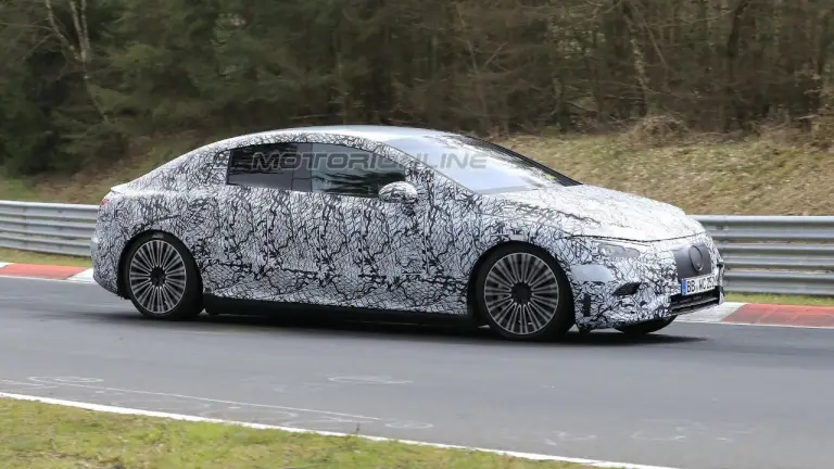 Mercedes-Benz EQE - Foto Spia 20 apr 2021 - 5