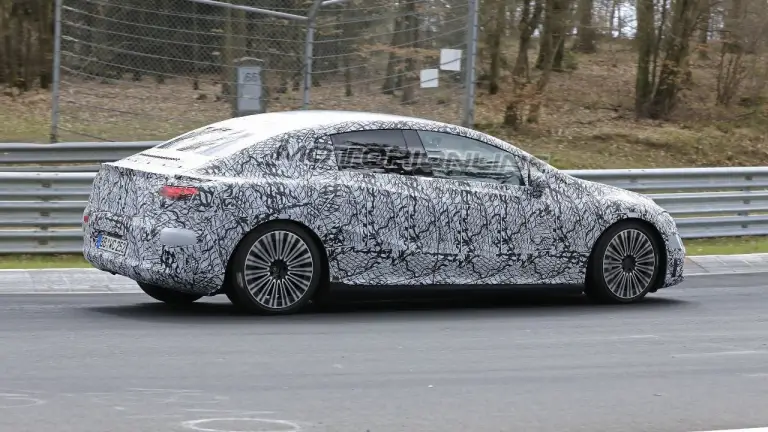 Mercedes-Benz EQE - Foto Spia 20 apr 2021 - 6