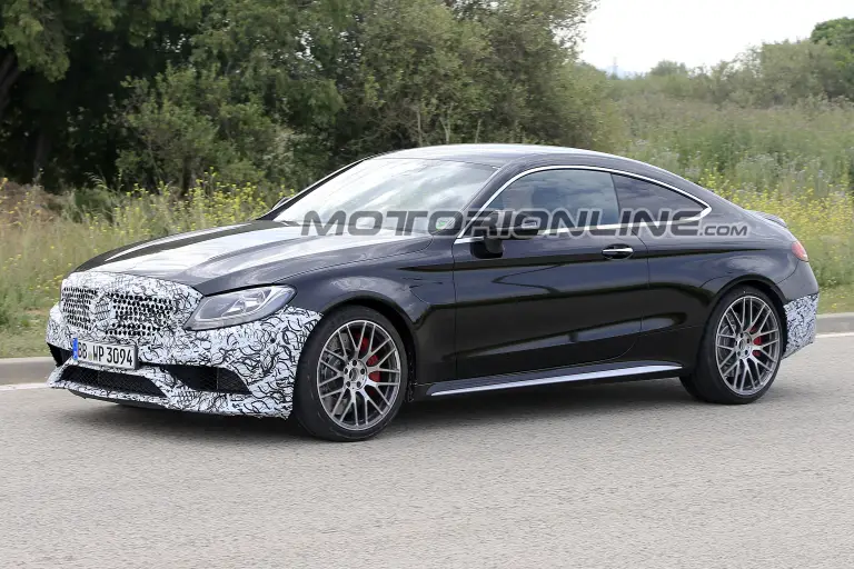 Mercedes C 63 AMG Coupè foto spia 15 Maggio 2017 - 3