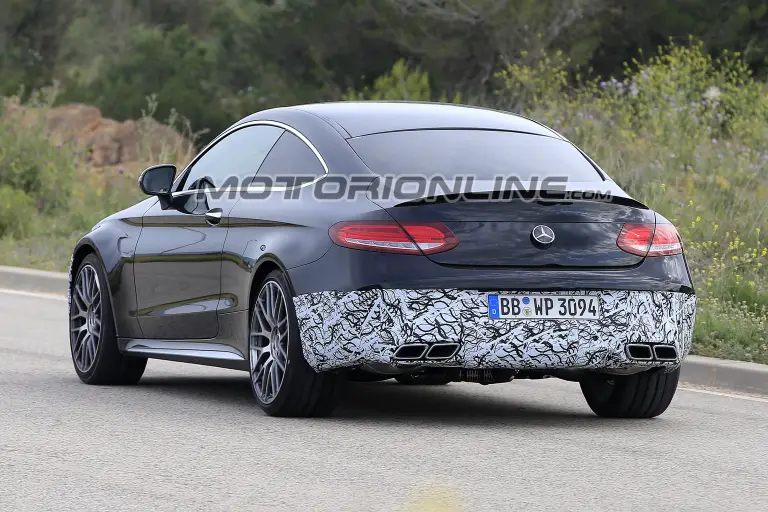 Mercedes C 63 AMG Coupè foto spia 15 Maggio 2017 - 6
