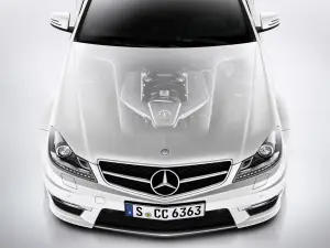 Mercedes C 63 AMG   - 12