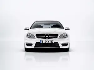 Mercedes C 63 AMG   - 19