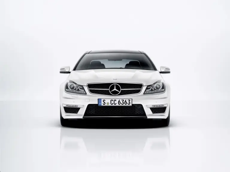Mercedes C 63 AMG   - 19