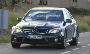 Mercedes C63 AMG Black Series - Foto spia 15-11-2010 - 2