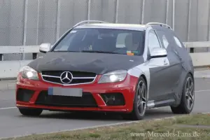 Mercedes C63 AMG Black Series Station Wagon - Foto spia 02-12-2011 - 1