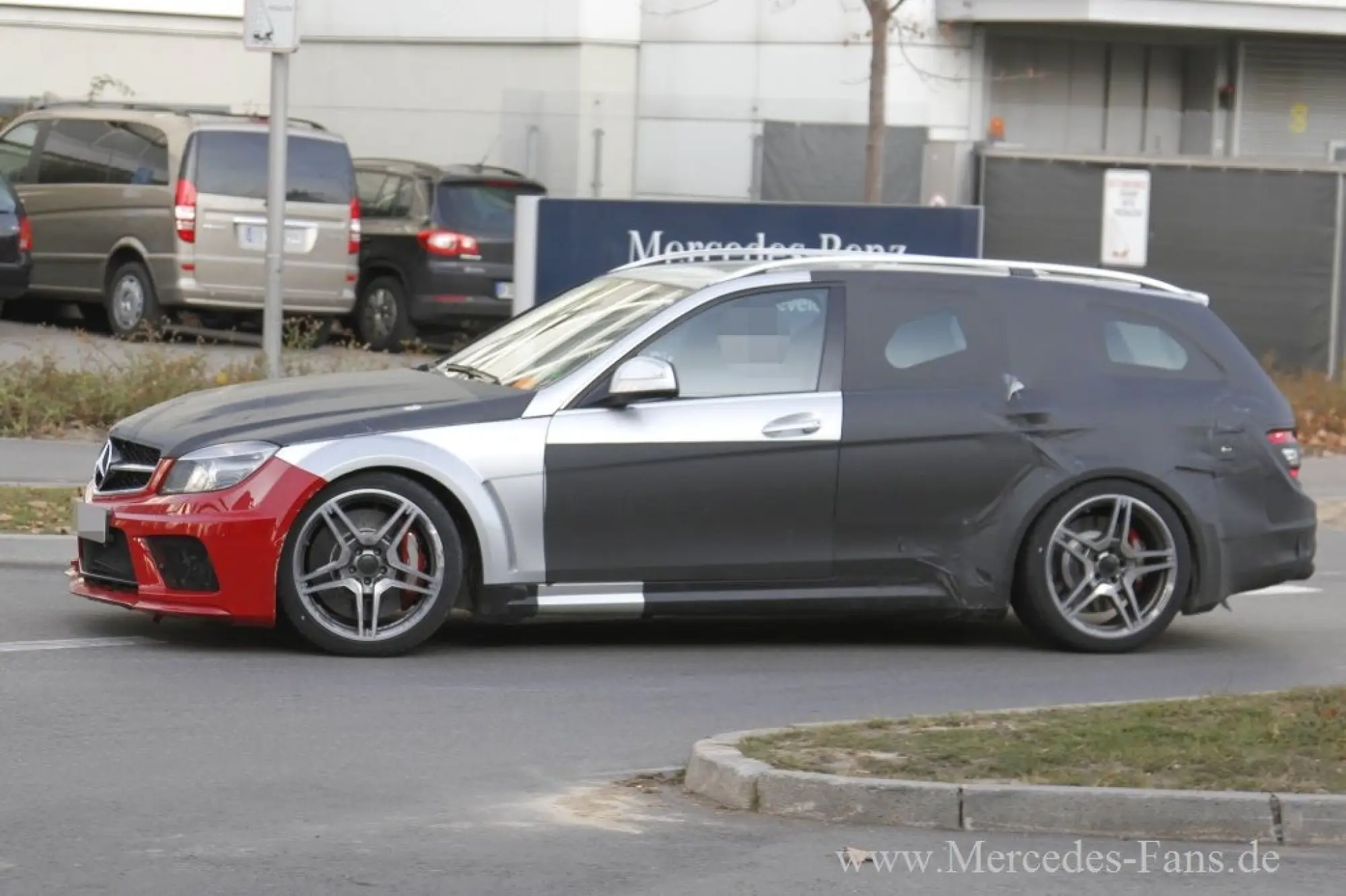Mercedes C63 AMG Black Series Station Wagon - Foto spia 02-12-2011 - 3