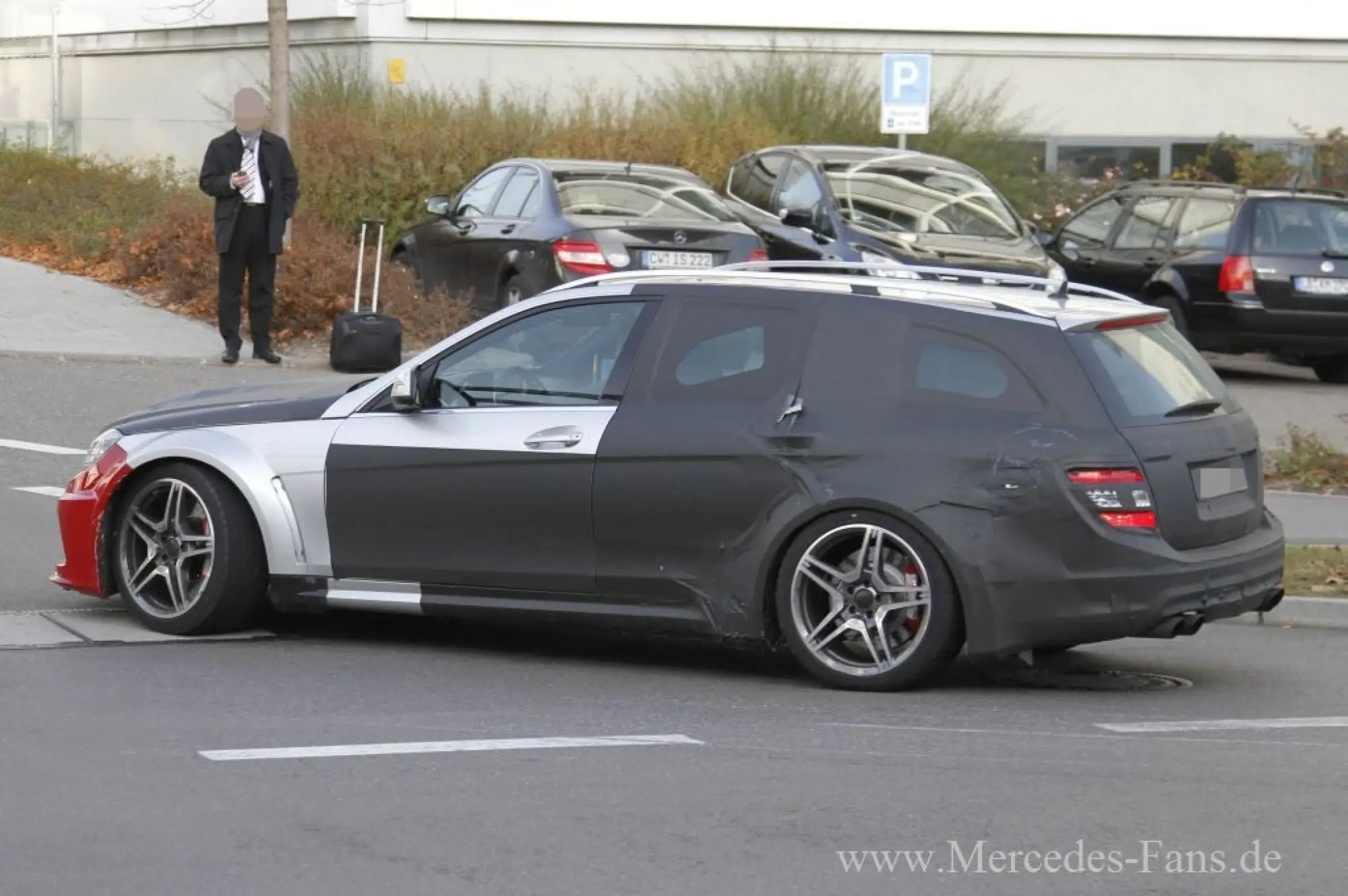 Mercedes C63 AMG Black Series Station Wagon - Foto spia 02-12-2011 - 5