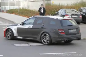 Mercedes C63 AMG Black Series Station Wagon - Foto spia 02-12-2011 - 6