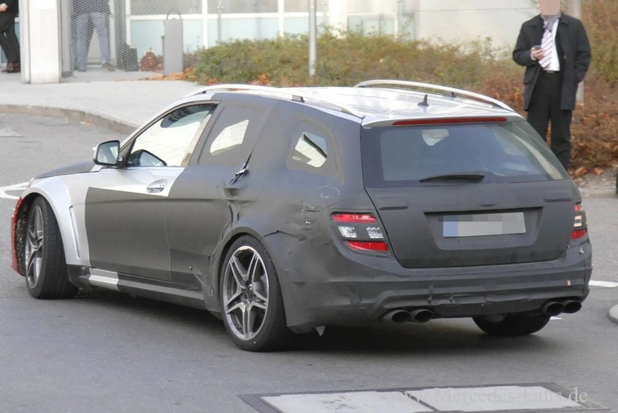Mercedes C63 AMG Black Series Station Wagon - Foto spia 02-12-2011 - 7