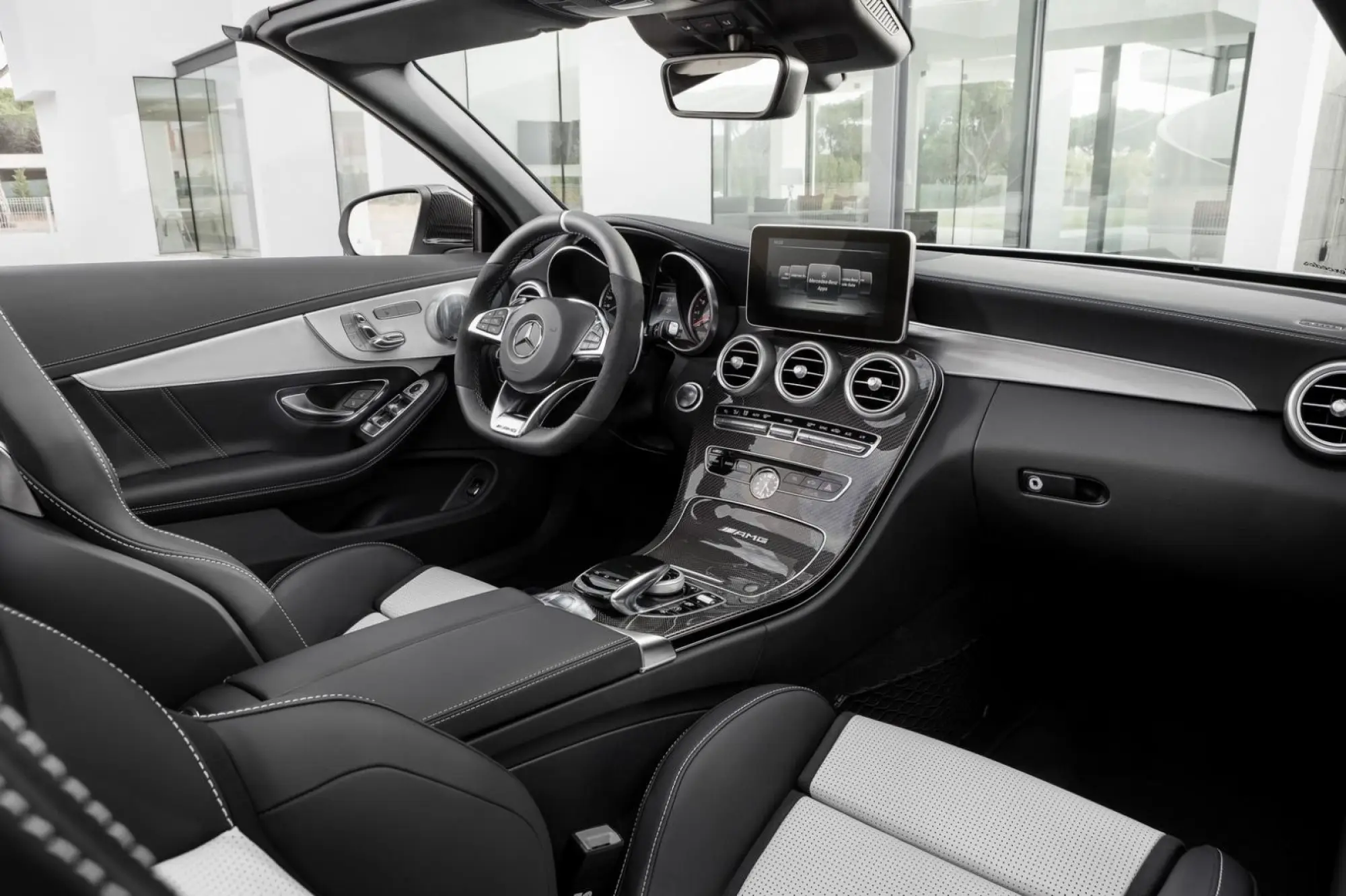 Mercedes C63 AMG Cabrio - 9