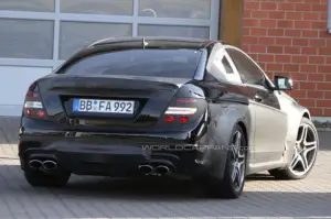 Mercedes C63 AMG Coupé Black Series foto spia - 5