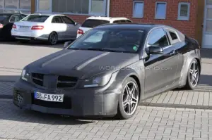 Mercedes C63 AMG Coupé Black Series foto spia - 6