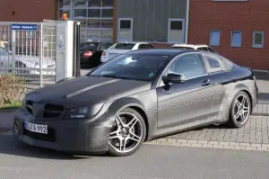 Mercedes C63 AMG Coupé Black Series foto spia - 8