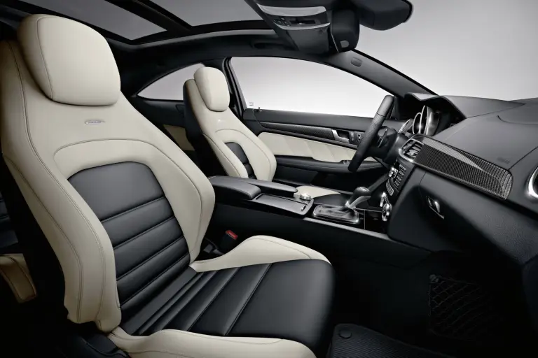 Mercedes C63 AMG Coupé - 7