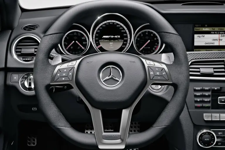 Mercedes C63 AMG Coupé - 12
