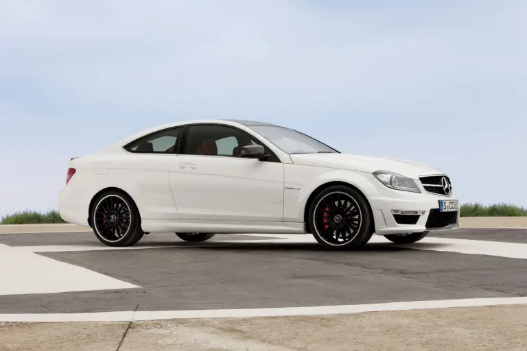 Mercedes C63 AMG Coupé - 30