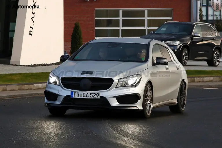 Mercedes CLA 45 AMG Shooting Brake - Foto spia 31-03-2014 - 1