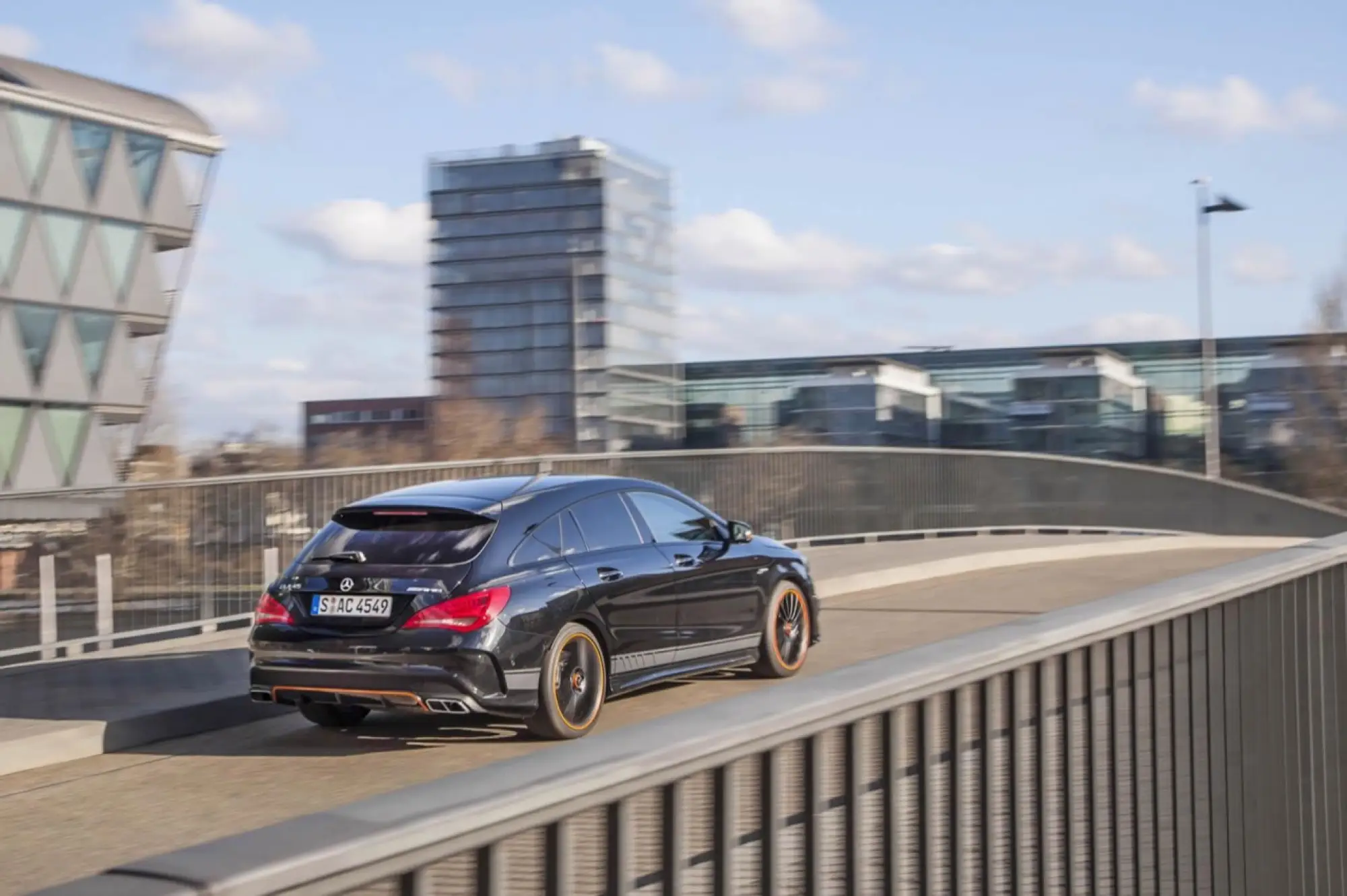 Mercedes CLA 45 AMG Shooting Brake OrangeArt Edition 2015 - 17