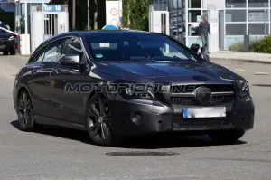 Mercedes CLA e CLA Shooting Brake My 2016 - Foto spia 28-09-2015