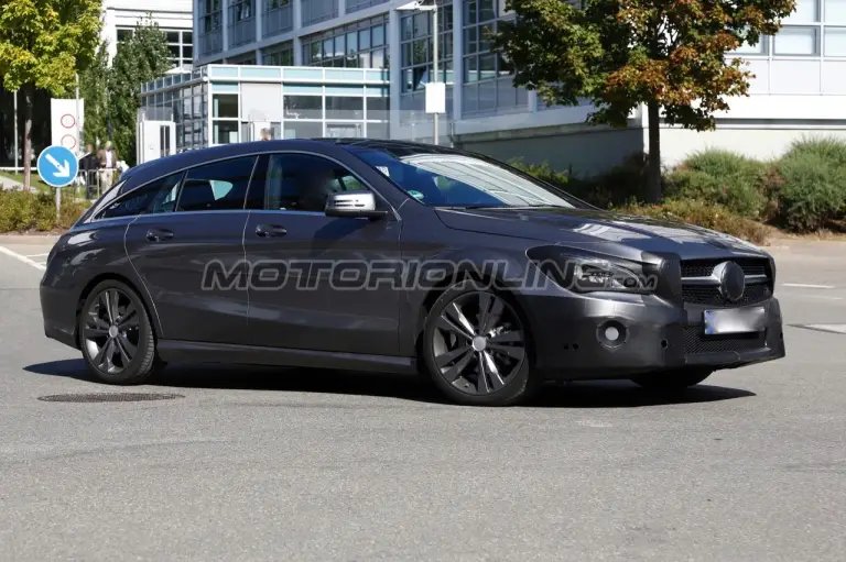Mercedes CLA e CLA Shooting Brake My 2016 - Foto spia 28-09-2015 - 11