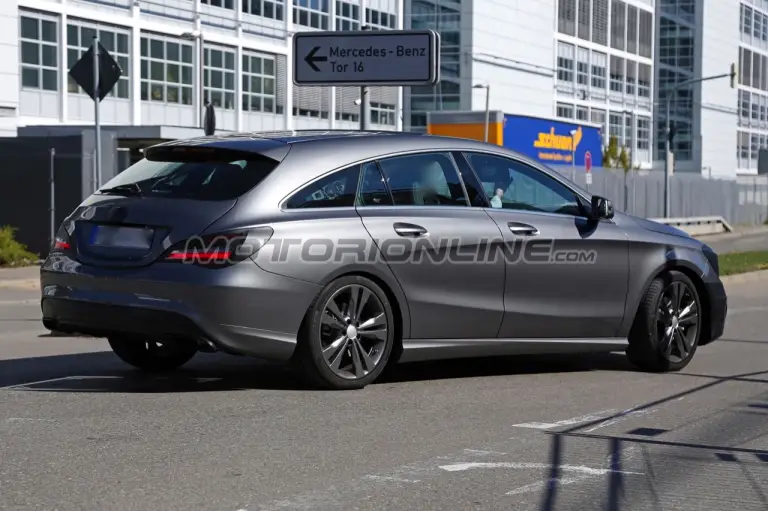 Mercedes CLA e CLA Shooting Brake My 2016 - Foto spia 28-09-2015 - 13
