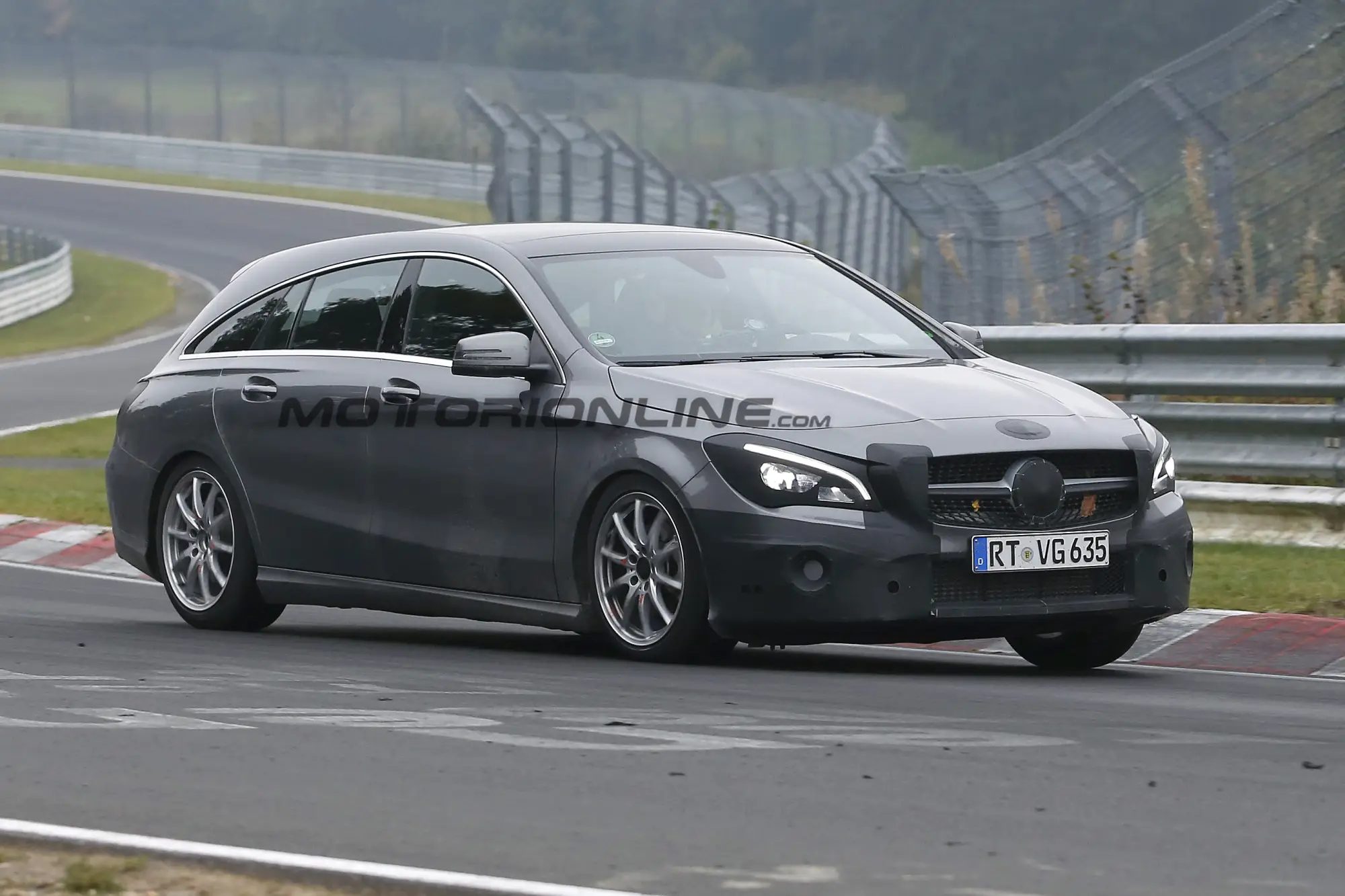 Mercedes CLA Shooting Brake 2016 - Foto spia 15-10-2015 - 3