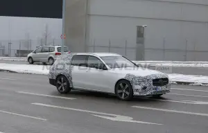 Mercedes Class C Station Wagon 2021 - Foto spia 22-01-2021 - 17