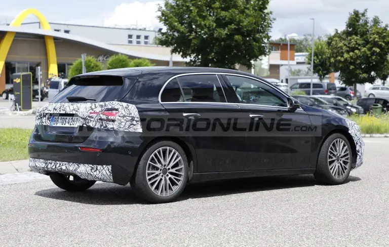 Mercedes Classe A 2023 - Foto spia 10-08-2021 - 7