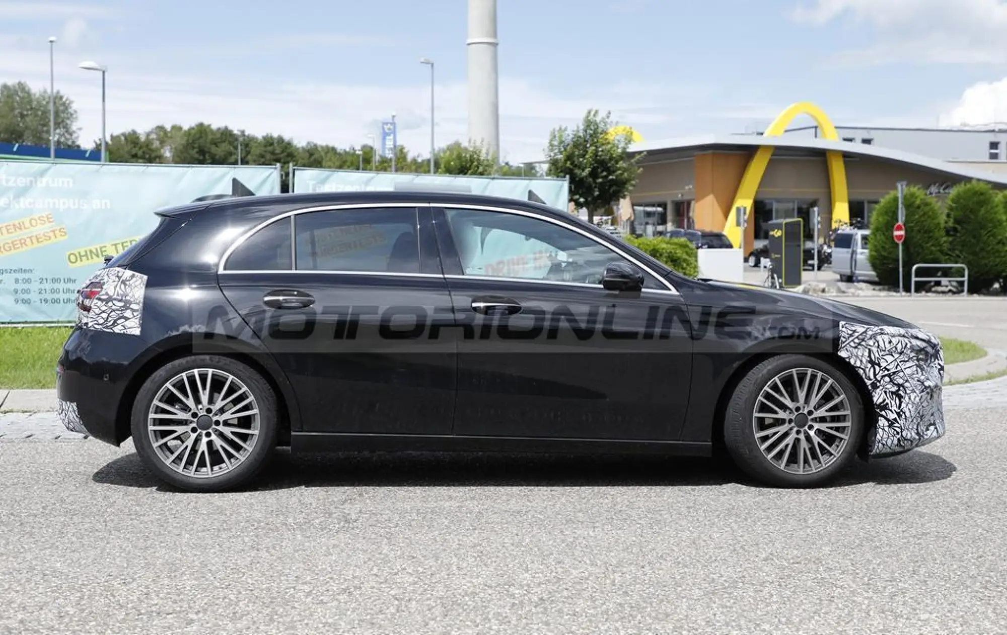 Mercedes Classe A 2023 - Foto spia 10-08-2021 - 8