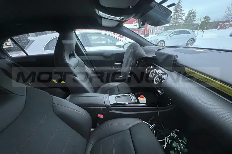 Mercedes Classe A 2023 - Foto Spia 31-03-2022 - 18