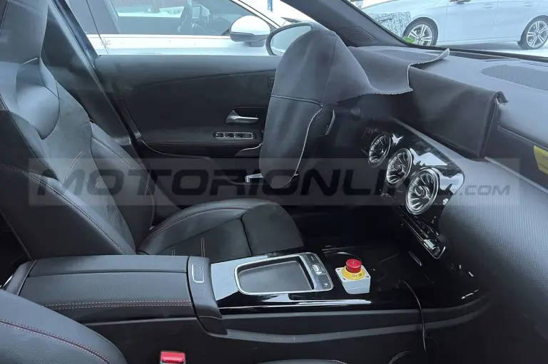 Mercedes Classe A 2023 - Foto Spia 31-03-2022 - 28