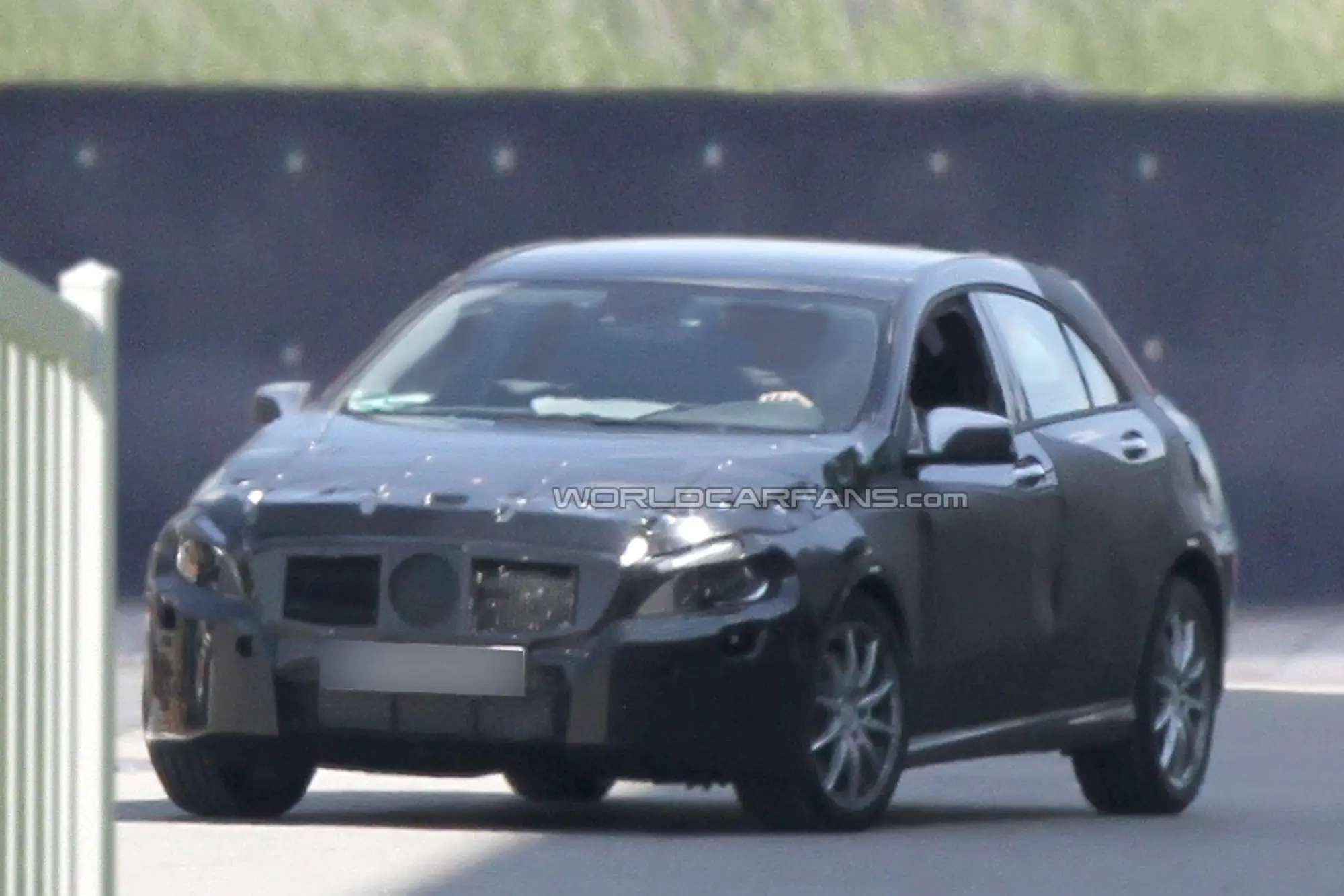 MErcedes Classe A cinque porte foto spia - 5