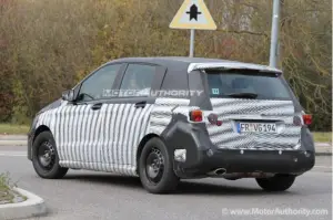 Mercedes Classe B 2012 - Foto spia 29-06-2011 - 13