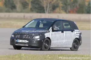 Mercedes Classe B 2012 - Foto spia 29-06-2011 - 18
