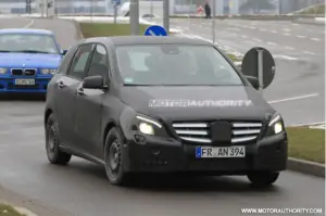 Mercedes Classe B 2012 - Foto spia 29-06-2011 - 20