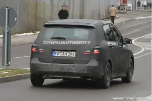 Mercedes Classe B 2012 - Foto spia 29-06-2011 - 25